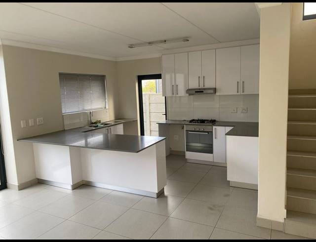 3 BEDROOM TOWNHOUSE FOR SALE IN PROTEA HEIGHTS